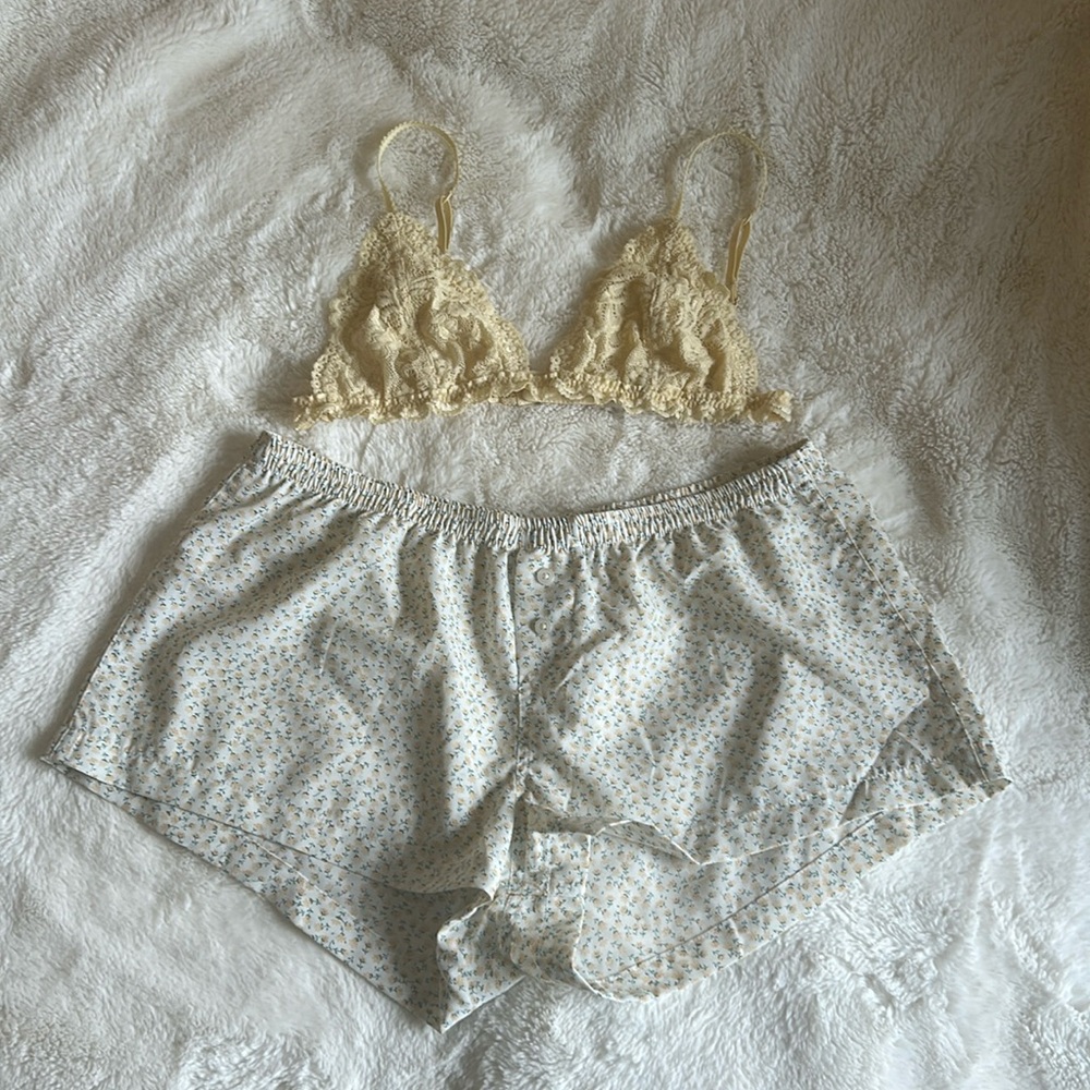 Brandy Melville Cream Lace Bralette JUST THE BRALETTEEEEE!!!